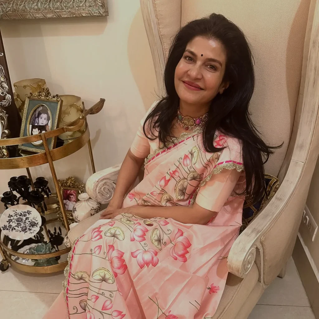 anjana om kashyap salary per month