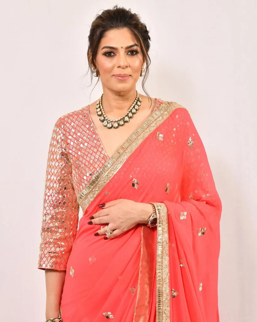 shah rukh khan manager pooja dadlani salary